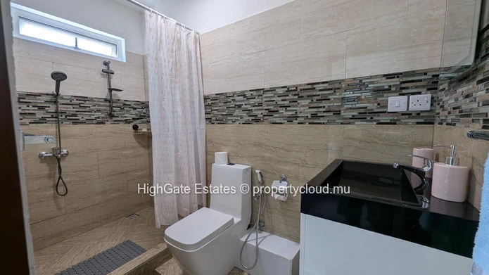 3 Bedrooms Apartment For Rent