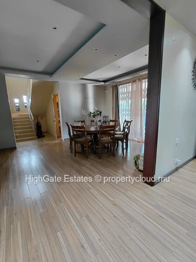 Family Houses 5 Bedr