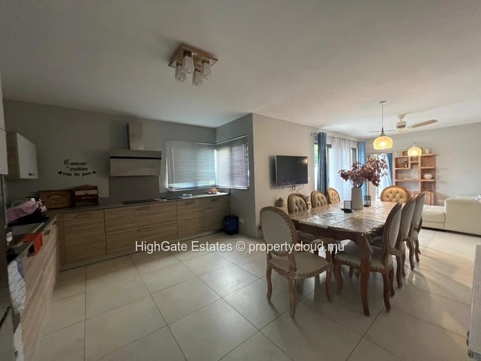 3 Bedrooms Villa For Rent In Private Compound