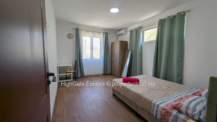 3 Bedrooms Apartment For Rent