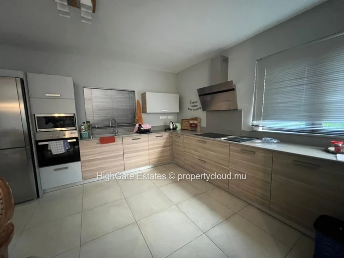 3 Bedrooms Villa For Rent In Private Compound