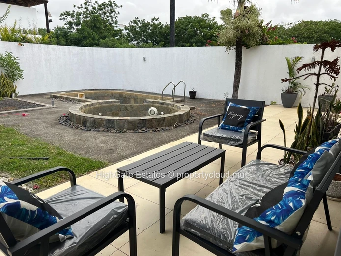 3 Bedrooms Villa For Rent In Private Compound
